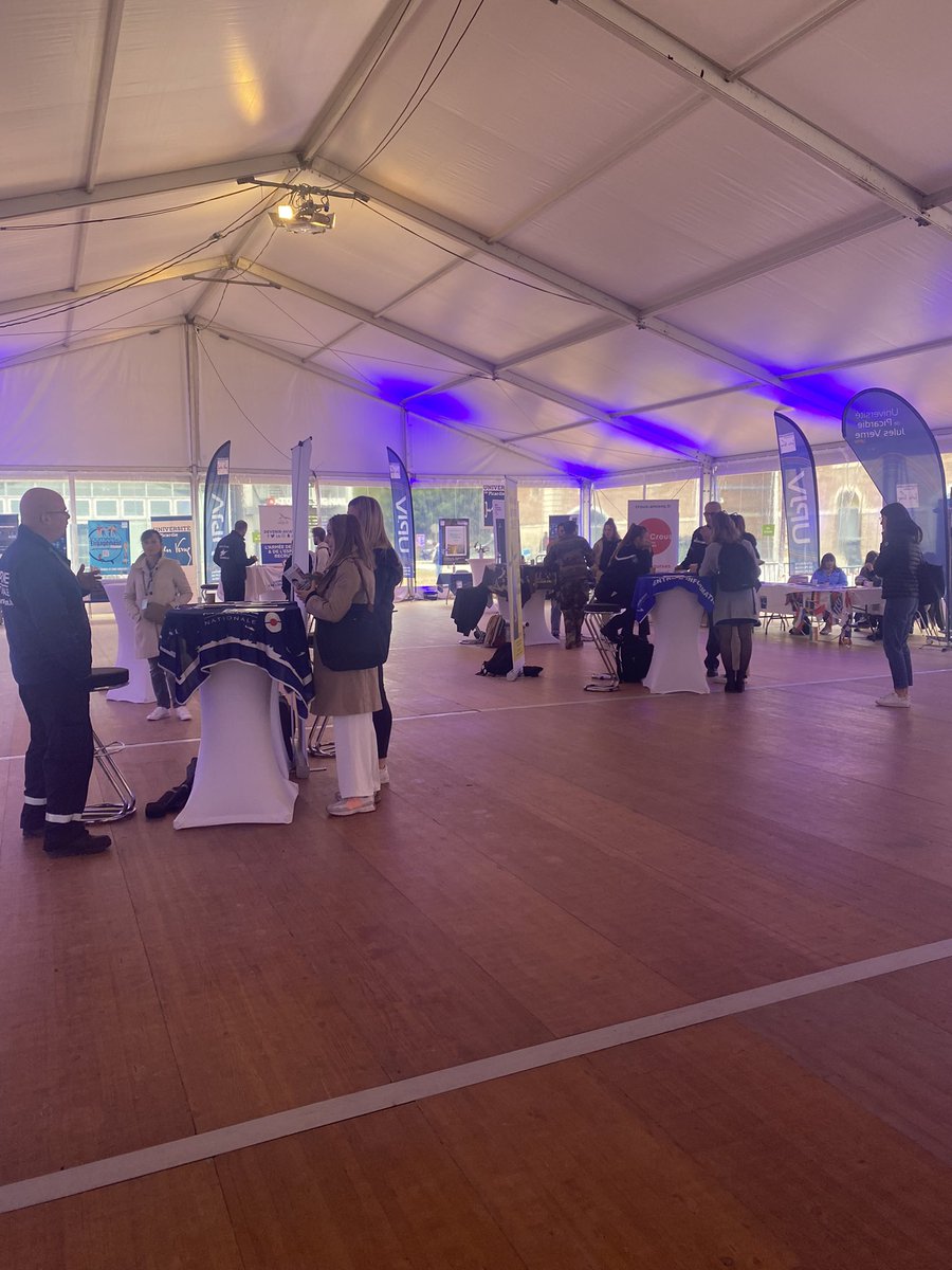 UPJV_Univ's tweet image. #RetourEnImages : Les Journées de l’Engagement Étudiant 📸

Un 2e jour marqué par un forum jobs étudiants. Assos étudiantes de l’UPJV, entreprises et employeurs ont accueilli les étudiants jusque 17h. 

#upjv #jee2023 #jobetudiant #emploietudiant #amiens #hdf