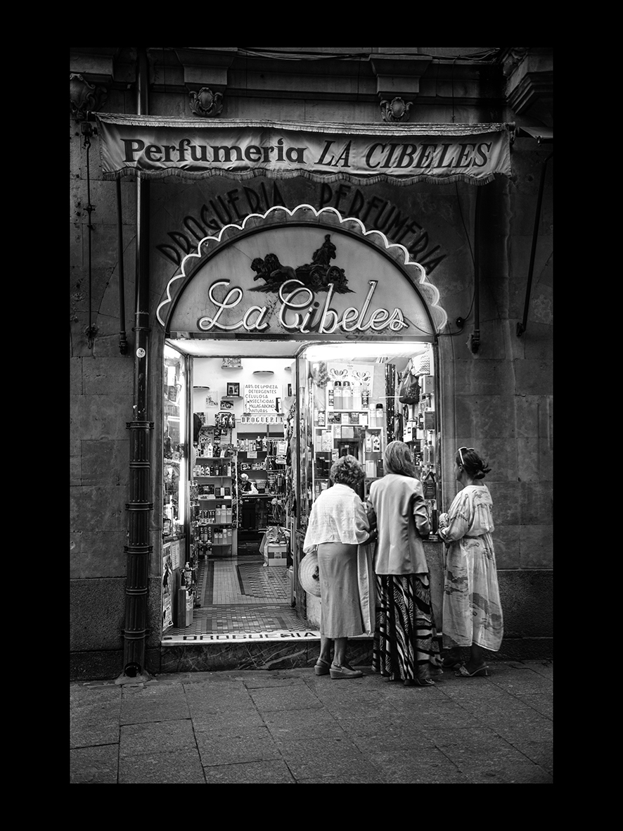 «Vida honorífica». Sergio Camacho Sánchez. Localización: Droguería Perfumería La Cibeles. Calle Concejo.

Concurso del Fotografía 2023 del Museo del Comercio y la Industria de Salamanca. Tema: ✨ Perfumerías ✨ 

#salamanca #concurso #fotografía