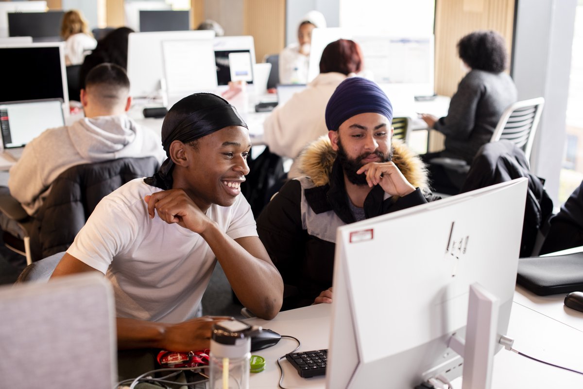 ConvergeTechUK's tweet photo. 🎓Read about why @staffsuni recommends our #circularIT “without hesitation” – from our “excellent products and great account managers” to “superb recycling, rebates and installation”. https://t.co/zxnJYexUVS #EdTech #HigherEducation #HigherEducationIT @HP https://t.co/bA60ZDgueU