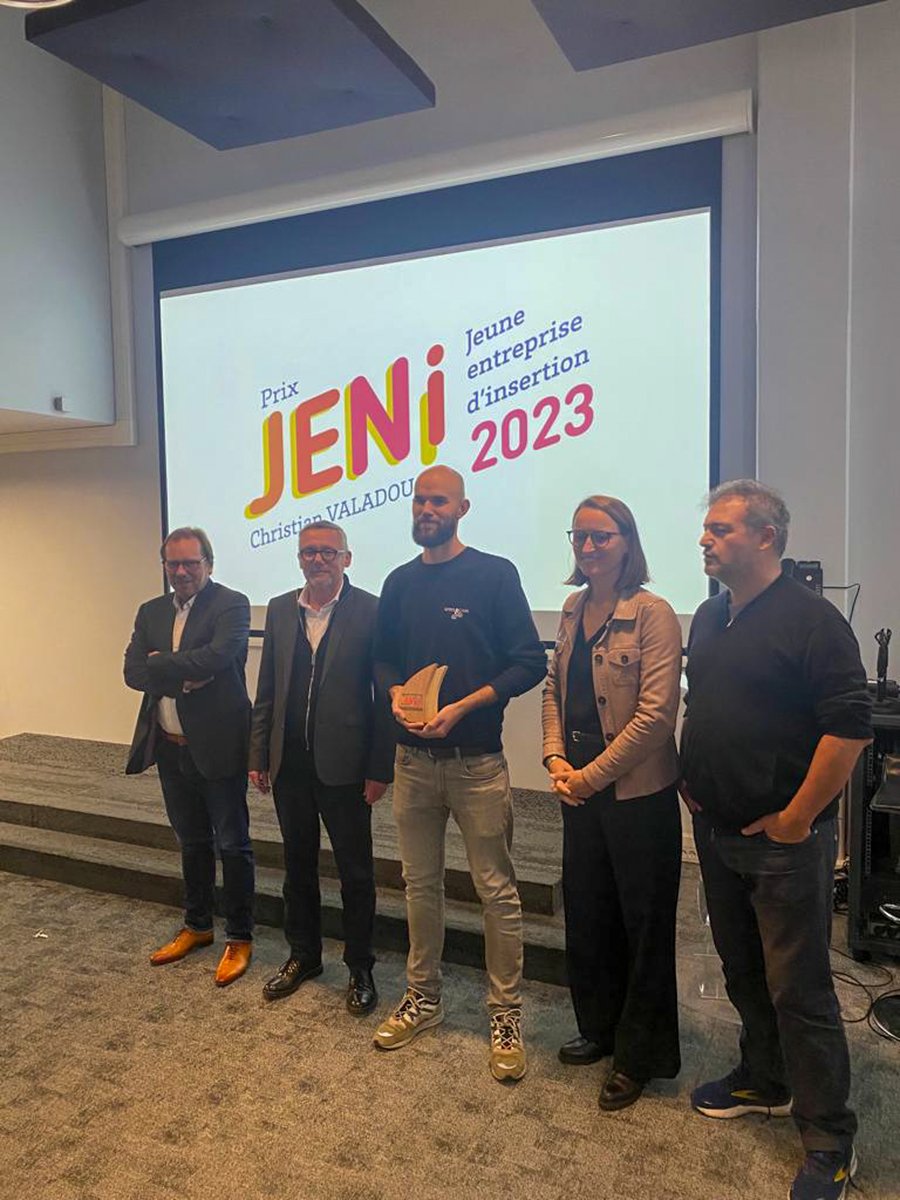 #PrixJENi 🧞‍| CycloCare, lauréat 2023 du prix de la jeune entreprise d’insertion ! 🔧 Cette entreprise d’#insertion parisienne est spécialisée dans la réparation de #vélos en B2B. Bravo à Clément Schmitt et Arthur Seydoux, et à toutes leurs équipes pour ce beau succès ! 🚲