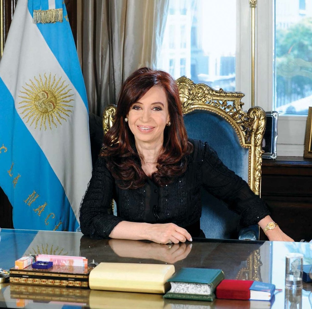 Delincuentes:

En El Salvador🇸🇻 / En Argentina🇦🇷