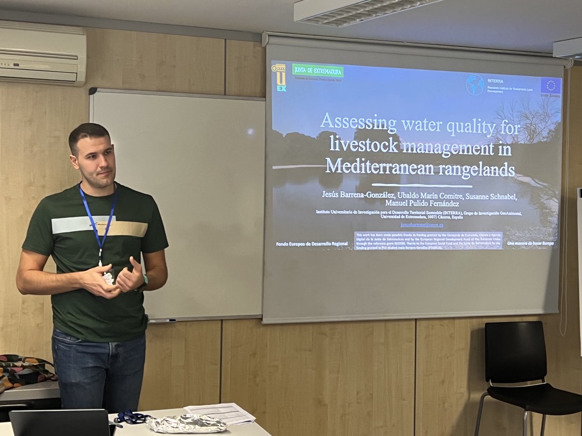 biohydrology23's tweet photo. For scientists !!! Professor Jesús Barrena is in Gandia. Great talk ⁦@UV_EG⁩ ⁦@aj_gandia⁩ ⁦@UVgandia⁩ #gandia #hydrology #biota #soil #water #management ⁦@geo_jrc⁩ https://t.co/q6krVorRmR