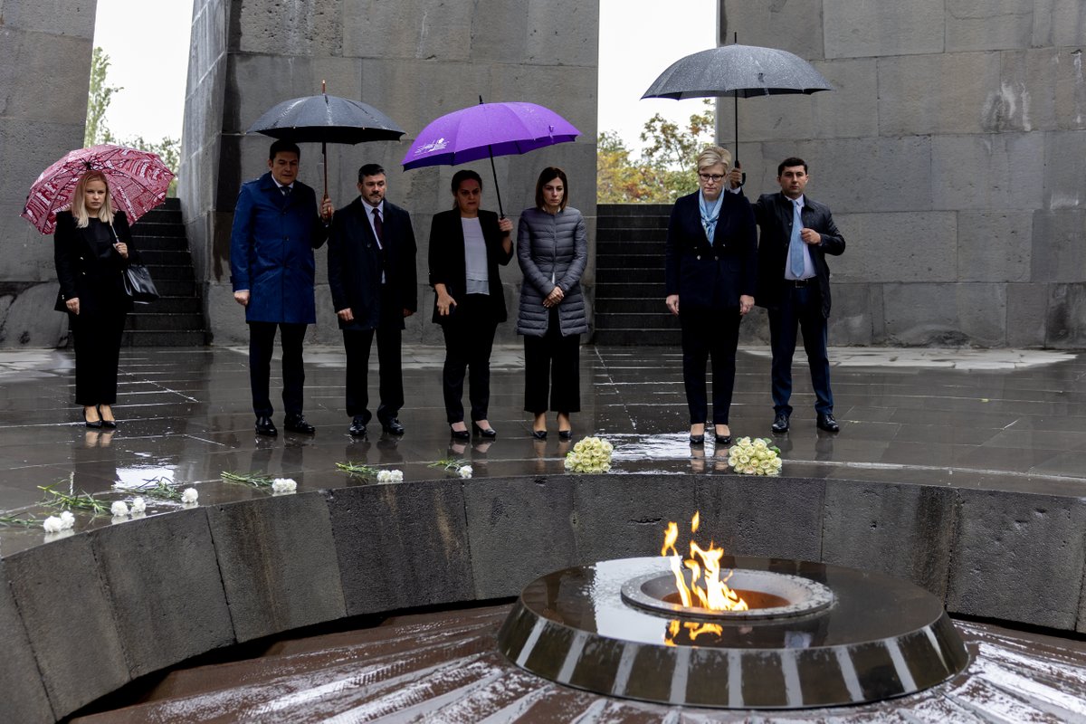 Glad to begin the first-ever visit by the PM of Lithuania to Armenia. Reiterated 🇱🇹 support to 🇦🇲 @President_Arm Vahagn Khachaturyan and paid respects to the victims of the Armenian genocide.
