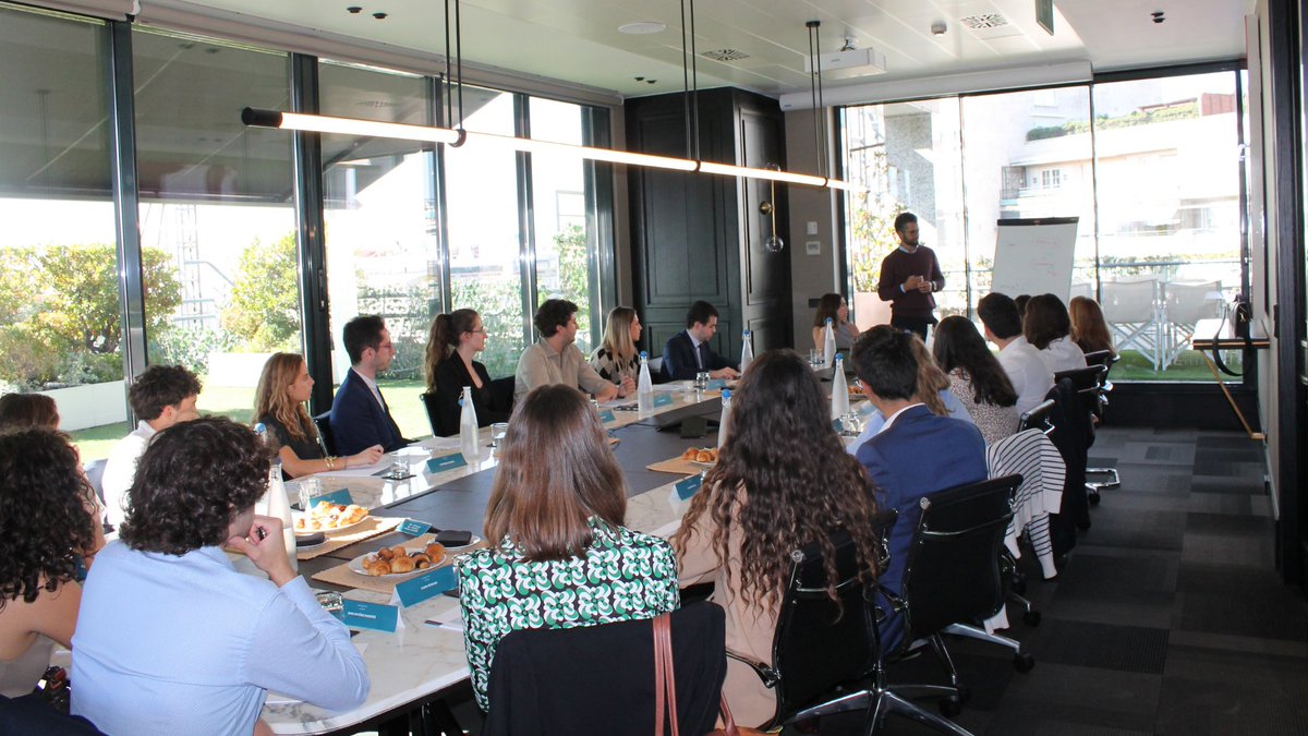 EsadeLawSchool's tweet photo. Nuestros estudiantes del Máster Universitario en Abogacía (#EsadeMUA) participaron en su 'Madrid Study Experience': durante tres días se adentraron en el mundo legal con ponencias inspiradoras como la de Iberdrola en #EsadeMadrid y realizaron visitas a reconocidas firmas legales, incluyendo @bakermckenzie , @AllenOvery, Uría Menéndez, @garrigues_es, @Clifford_Chance, @WFW_LLP,@gomezacebopombo, @LinklatersLLP y @Cuatrecasas. Unas jornadas que trascienden las aulas, fortaleciendo nuestro compromiso con la excelencia académica y la estrecha conexión con el sector legal.