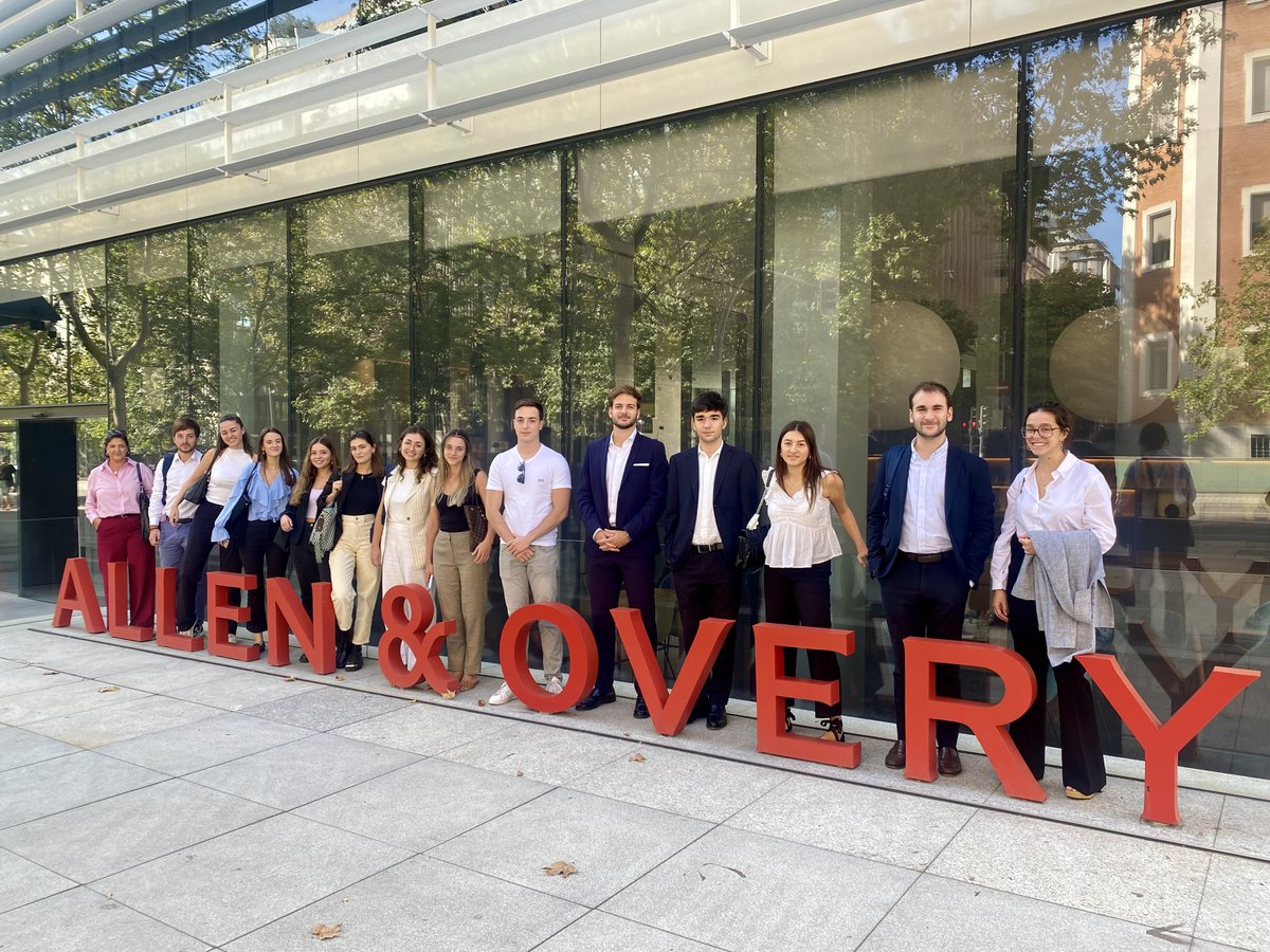 EsadeLawSchool's tweet photo. Nuestros estudiantes del Máster Universitario en Abogacía (#EsadeMUA) participaron en su 'Madrid Study Experience': durante tres días se adentraron en el mundo legal con ponencias inspiradoras como la de Iberdrola en #EsadeMadrid y realizaron visitas a reconocidas firmas legales, incluyendo @bakermckenzie , @AllenOvery, Uría Menéndez, @garrigues_es, @Clifford_Chance, @WFW_LLP,@gomezacebopombo, @LinklatersLLP y @Cuatrecasas. Unas jornadas que trascienden las aulas, fortaleciendo nuestro compromiso con la excelencia académica y la estrecha conexión con el sector legal.
