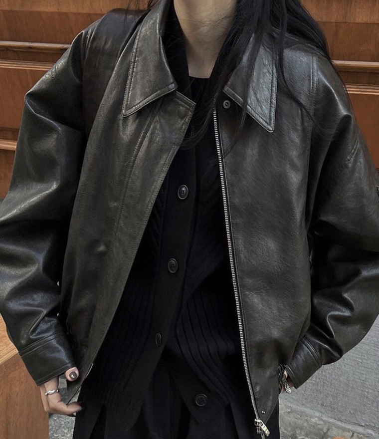 tamjaichunbkk's tweet photo. เสียใจอะ ทำไมเพิ่งมาเห็น jacket หนัง PU 2 ตัวนี้หลังจากกลับจากไปเที่ยวมาแล้ว ทรงสวย สีสวยมากอะ แล้วราคาดีด้วย เป็นเศร้า TT https://t.co/KUEHl9mI0n