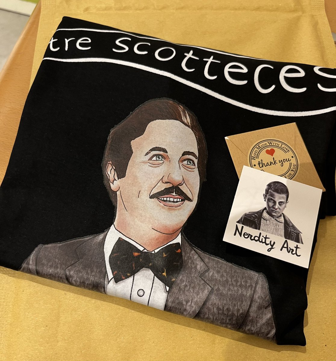 La t-shirt perfetta per i fantozziani esiste ed è disponibile qui:
nerdityart00.etsy.com/listing/862957…