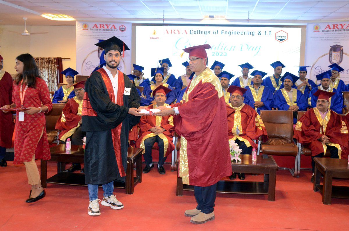 aryacolleges's tweet photo. Your accomplishments mark the beginning of a promising future, and we have no doubt that you will continue to shine in your respective fields.
#GraduationDay #GraduationDay2023 #Graduates #AryaCollege #AryaGraduationDay #MakeCareerWithACEIT https://t.co/6Zq60MuvXg