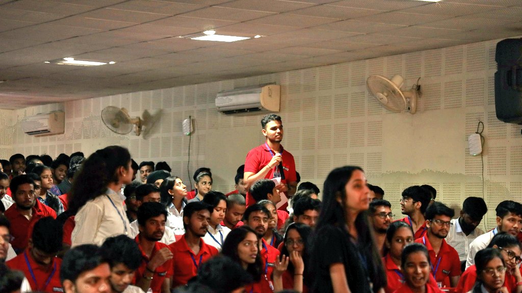 manishtyagi__'s tweet photo. From not getting any mentorship in my freshman year --> delivering a mentorship session to 280+ folks, life's been so amazing.

Grateful for all the things I've received throughout my journey.

Thanks to all the individual, communities &amp; my team for believing in me and @OSDIndia_ https://t.co/OOI3RXDe7r
