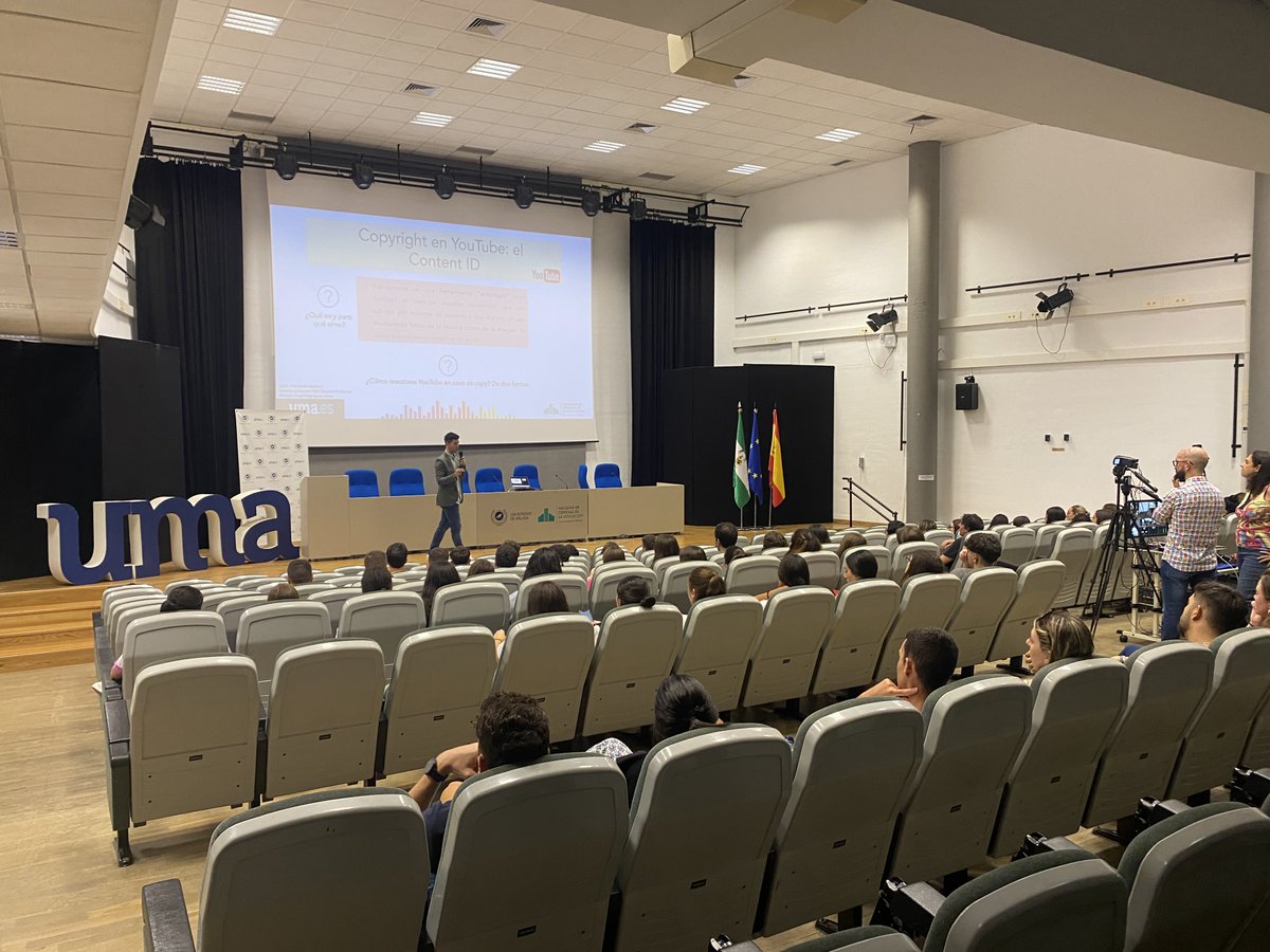 Ayer por la tarde dio comienzo el III Ciclo de Conciertos Didácticos y Talleres Musicales organizado por el Decanato de nuestra Facultad, con la intervención del profesor del Departamento de Didáctica de las Artes, las Lenguas y el Deporte Rafael Rodríguez López.