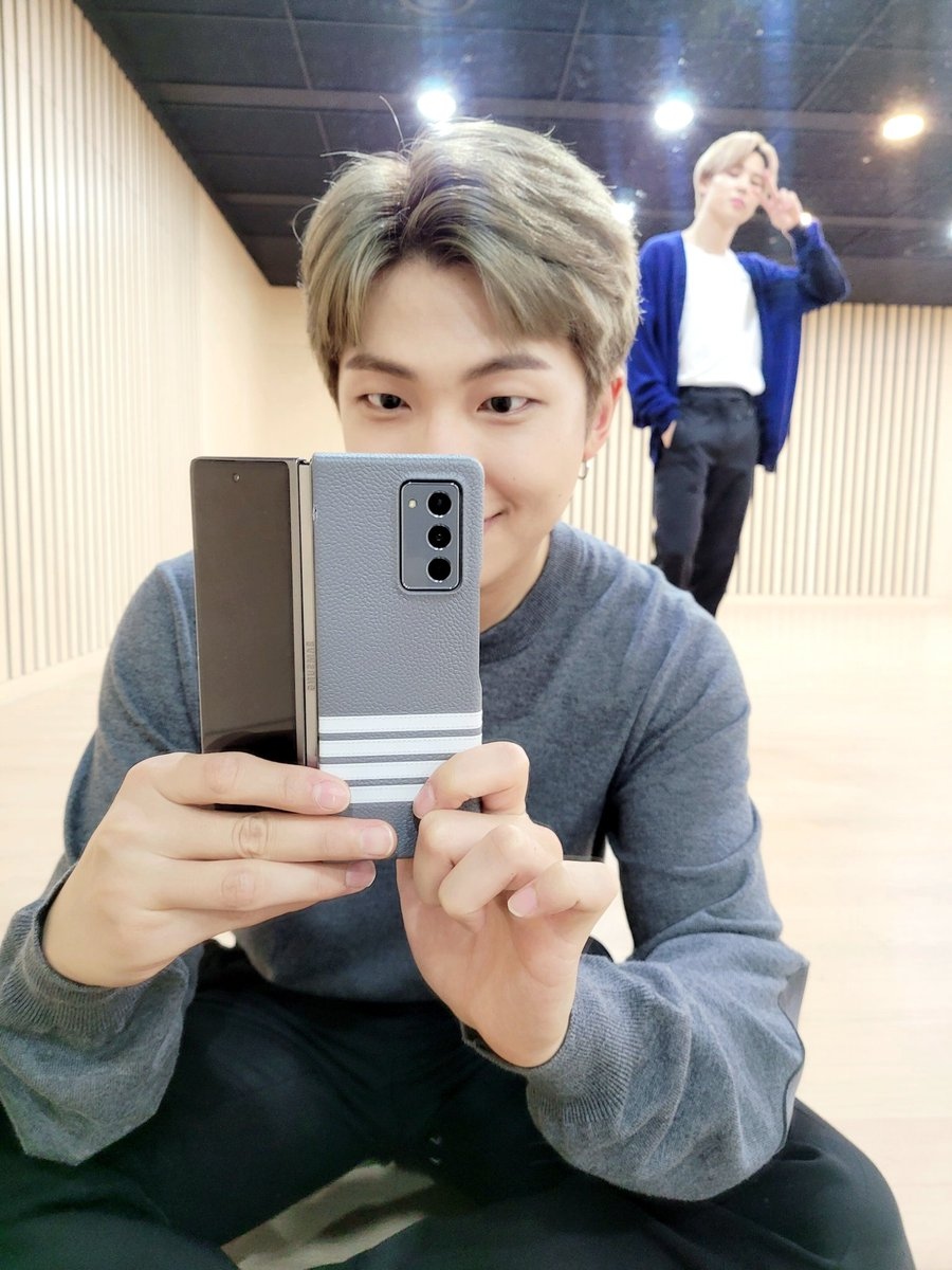 RoscoeTiger's tweet photo. 🤗🤗🤗🤗 Kpop KPOP #RohYoonSeo #COMEBACKSPECIALLIVE #BlueDragonSeriesAwards  
Original: BTS_twt https://t.co/m5bLMS6DaQ