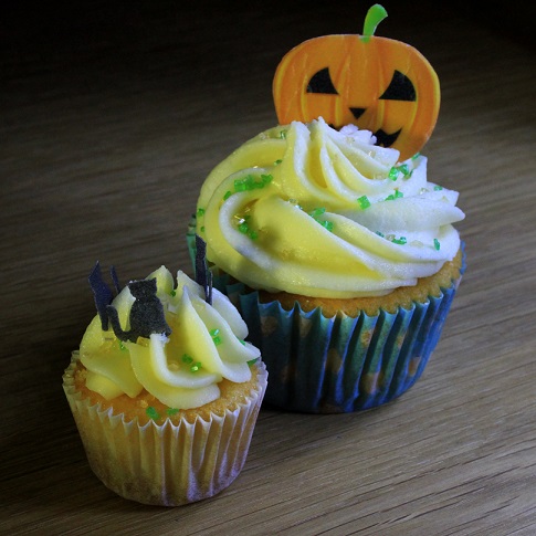 This weekend we'll be <a href="/MidasLeisure/">Midas Leisure</a> Christmas Craft Fair, Herne Bay School. Sue will have her usual array of divine cupcakes &amp; cookies, including some spooky Halloween flavours ! All handmade and proud to be Produced in Kent. 
All in aid of Kent Air Ambulance.