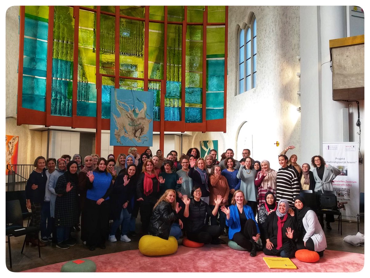 Ju_Hoppe's tweet photo. Über die Rolle von #Religion im professionellen Setting haben wir uns am Interkulturellen Zentrum Genezareth ausgetauscht mit Expert*innen vom Fachbereich #Soziales und #Migration, u.a. mit #Stadtteilmüttern
#Neukölln
#multireligious #Vielfalt https://t.co/ShF7tVsDKg