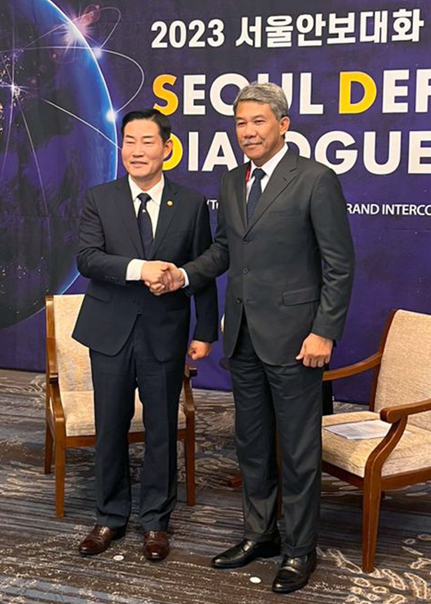 Menteri Pertahanan Datuk Seri @tokmatn9 mengadakan lawatan kerja dua hari ke Republik Korea untuk bertemu rakan sejawatnya Shin Won Sik bagi membincangkan hala tuju pemerkasaan kerjasama pertahanan antara kedua-dua negara. 📸 @MINDEFMalaysia
