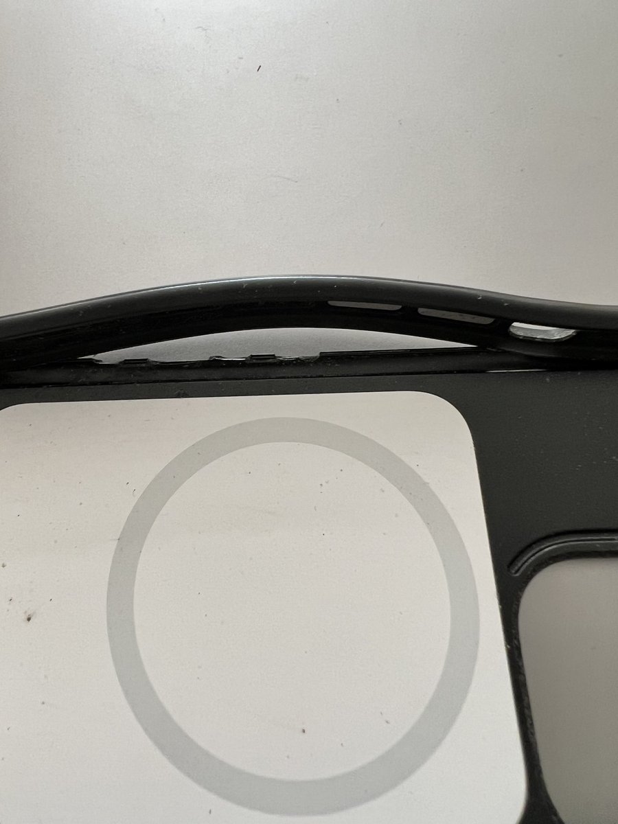 apsirera's tweet photo. @OtterBox After less than a year, the protective cover is dissolving. Poor quality or good sales strategy? https://t.co/pcyywrKed3