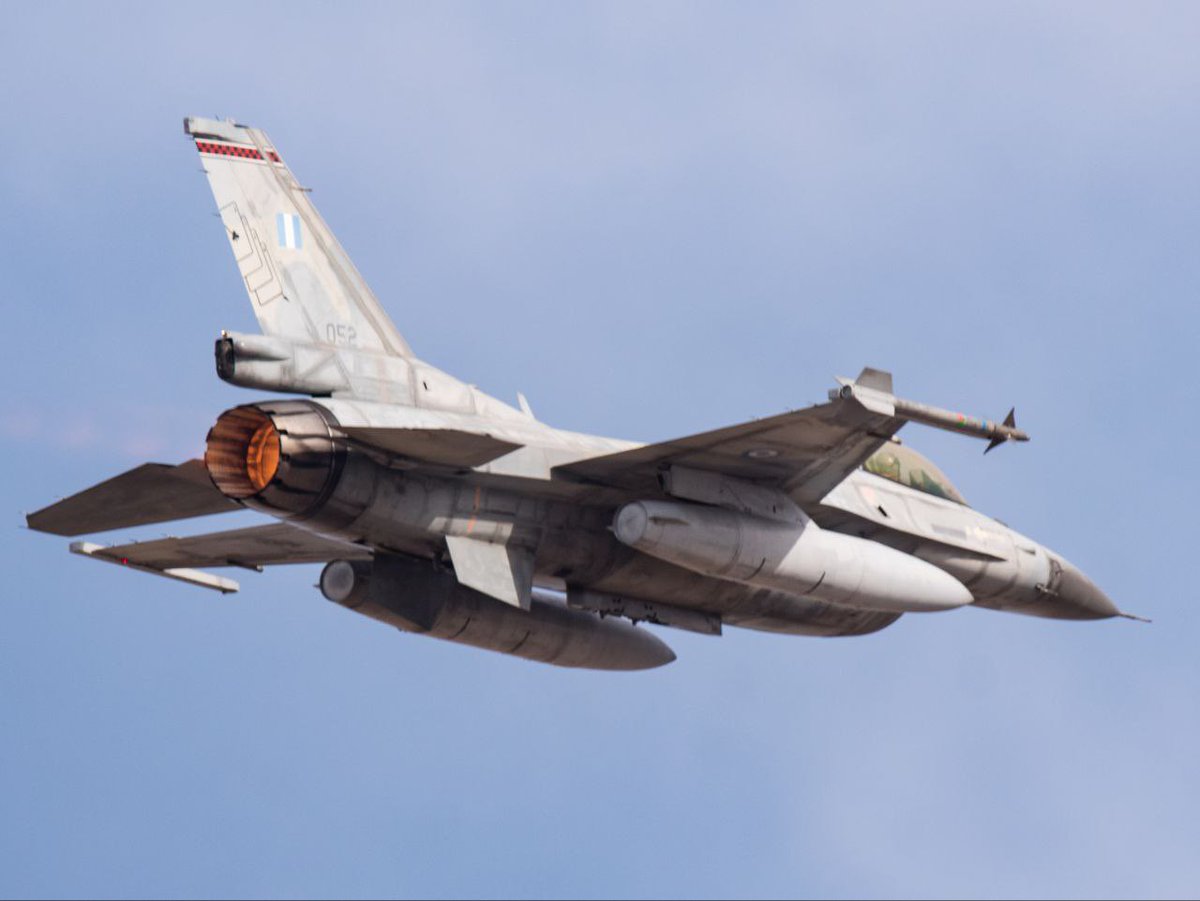 F-16 C/D block 30/40 🇬🇷

Empezamos con las presentaciones de los participantes del #OceanSky23.

El 341 Mira (escuadrón en griego), con base en Néa Anghialos, cuenta con una flota de F-16 C/D block 30/40.  fabricado por Raytheon Corporation.