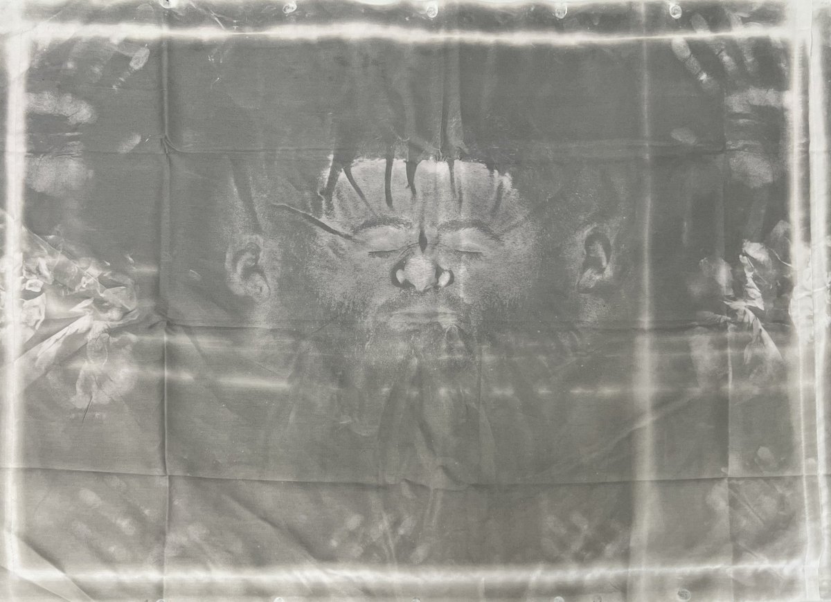 West_Technology's tweet photo. VM developed face and handprints on a pillowcase 🤩
#forensics #fingermarks #fingerprints https://t.co/MBvPt8msSL