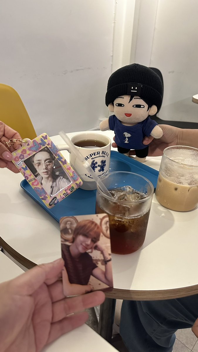 fansyesung's tweet photo. Coffe time with @angienim1106 @sujubatchmate 😂😂 #mobit #yesung https://t.co/kNsbLlBj3h