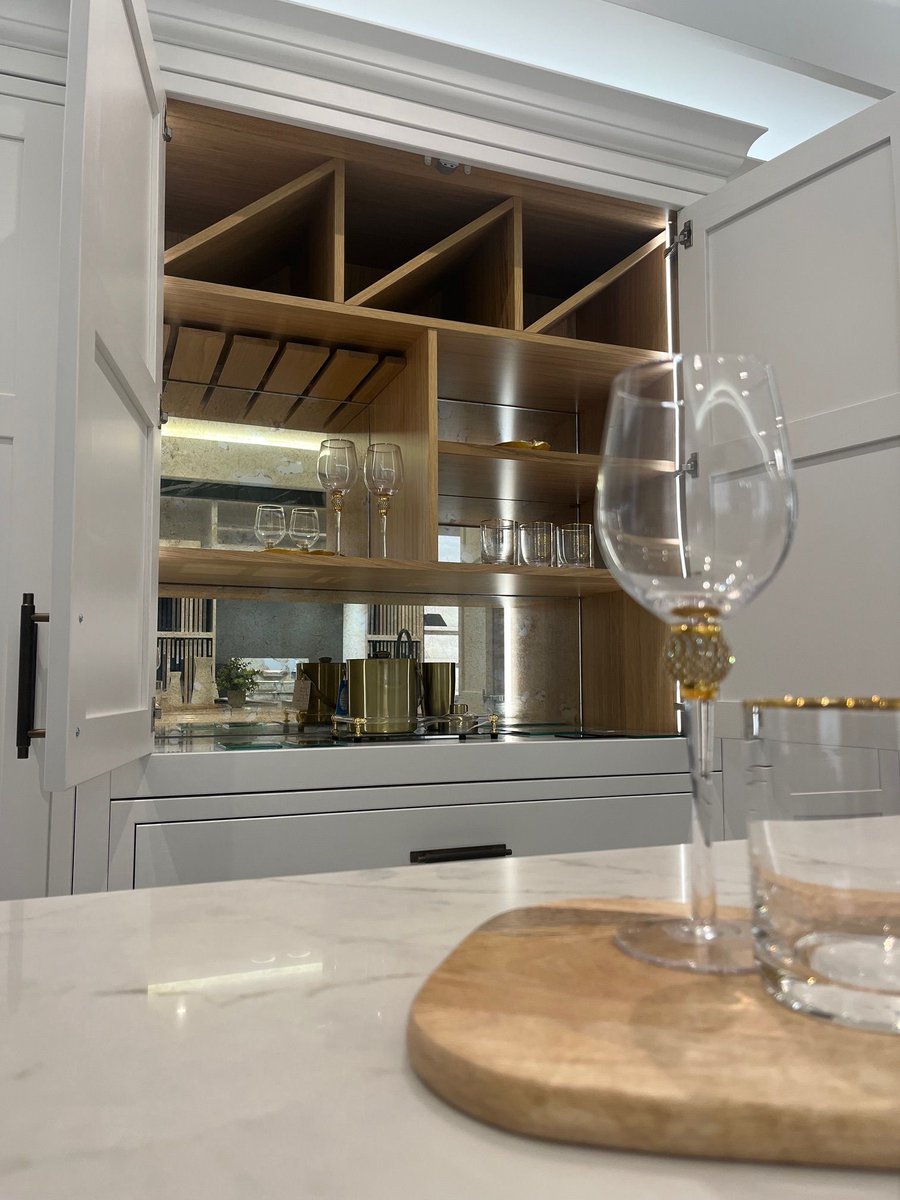 LtdEarth's tweet photo. International Gin &amp; Tonic Day 🍸

What better way to celebrate than your own custom and bespoke gin bar from Stone &amp; Earth!

It's 5 o'clock somewhere, right? 👀 https://t.co/GNvaT8Y7mJ