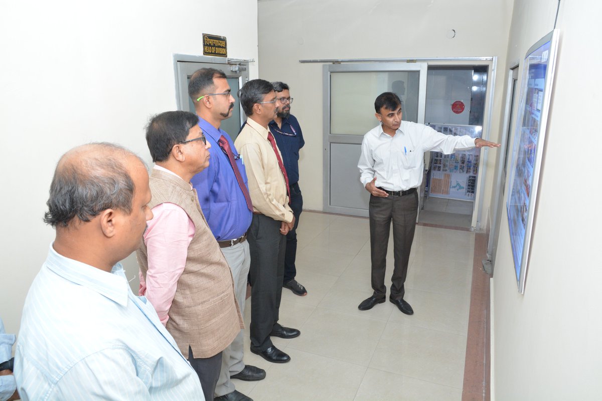 ICAR_NBFGR_LKO's tweet photo. A scientific team from @DRDO_India visited @ICAR_NBFGR_LKO’s research facilities (Laboratories, including the National Repository on Fish Cell Lines, Cryo-banking, National Fish Museum &amp; Repository and Ganga Aquarium). @icarindia  #NBFGR https://t.co/DelW4Wwav9