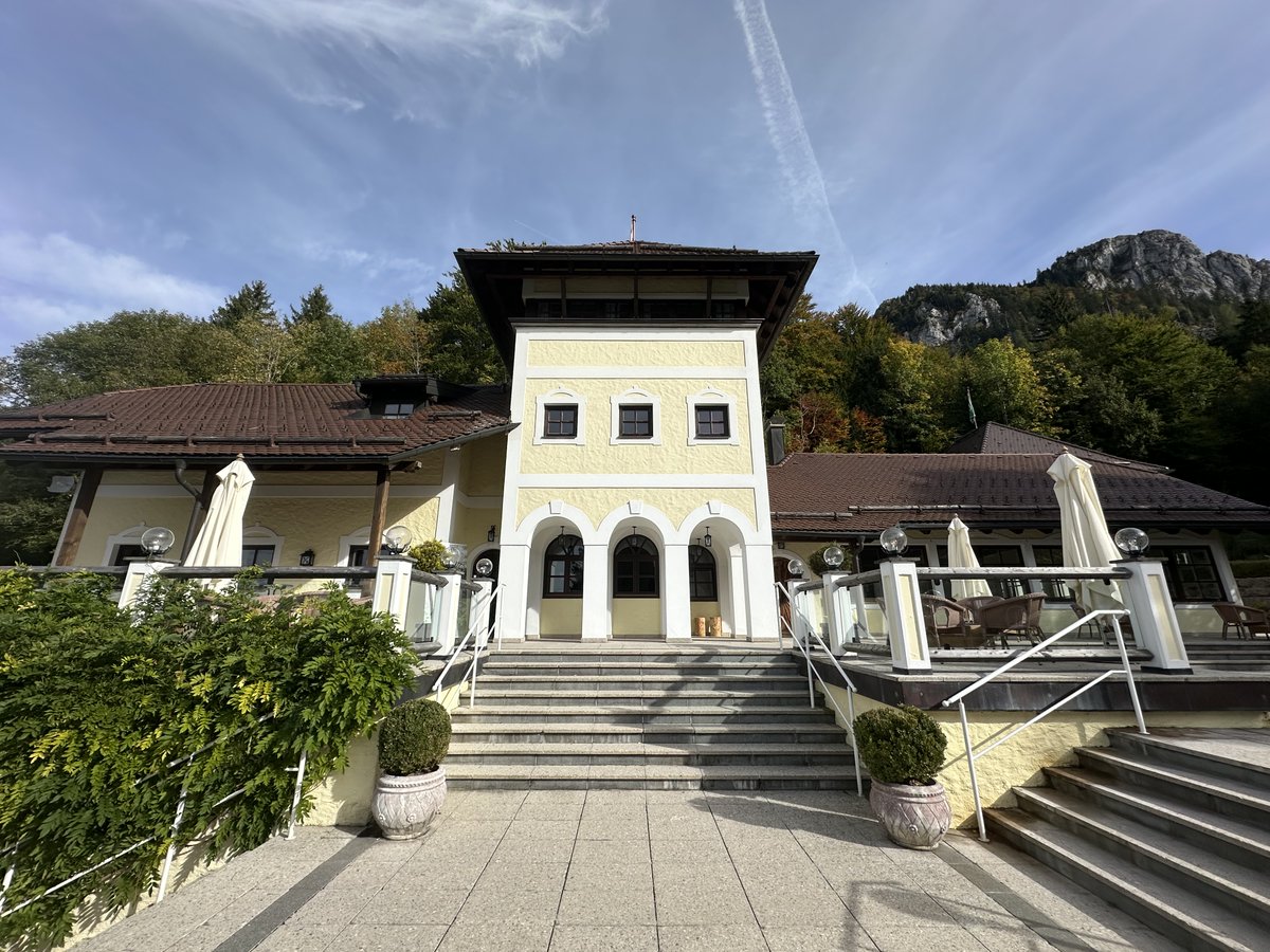 PMkBiz's tweet photo. Heute frühstücken wir nochmal mit unseren Kunden in Österreich auf dem Ansitz Wartenfels.
Nächste Woche wird unser Business Breakfast „BE digital, BE natural“ auf dem Hofgut Sickertshofen (München) und dem Landgut Lingental (Heidelberg) enden. 
https://t.co/dkkXXjRGQM https://t.co/HJjM79DVne