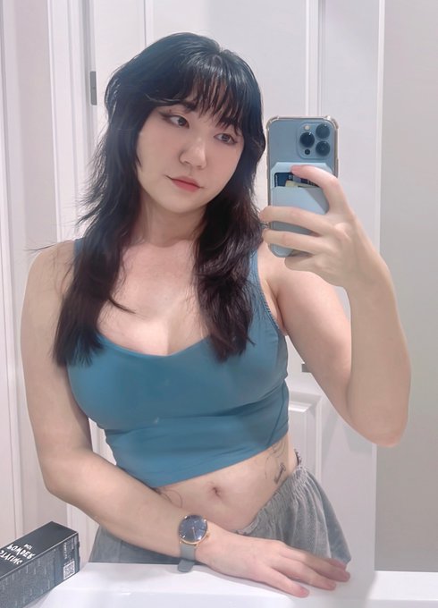 I understand why those guys take a million selfies when they get a fresh cut they like bc same https://t