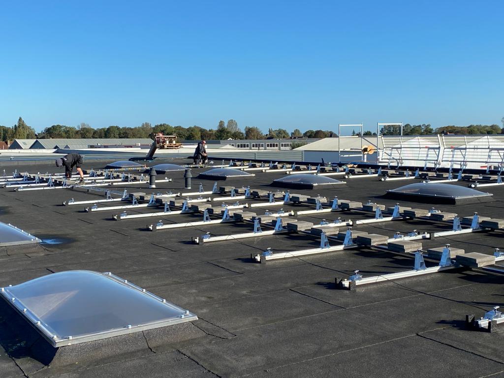 Bij <a href="/MichelDoorn/">Michel Doorn</a> #Rioolservice in #Andijk #installeren we deze week 84 @Qcells_EU  #zonnepanelen van 415wp. Hiermee verlagen we de #energierekening en #verduurzamen we het #bedrijfspand van dit mooie #bedrijf waar mission impossible niet bestaat! #MKB #zonnepaneel #solar #riool