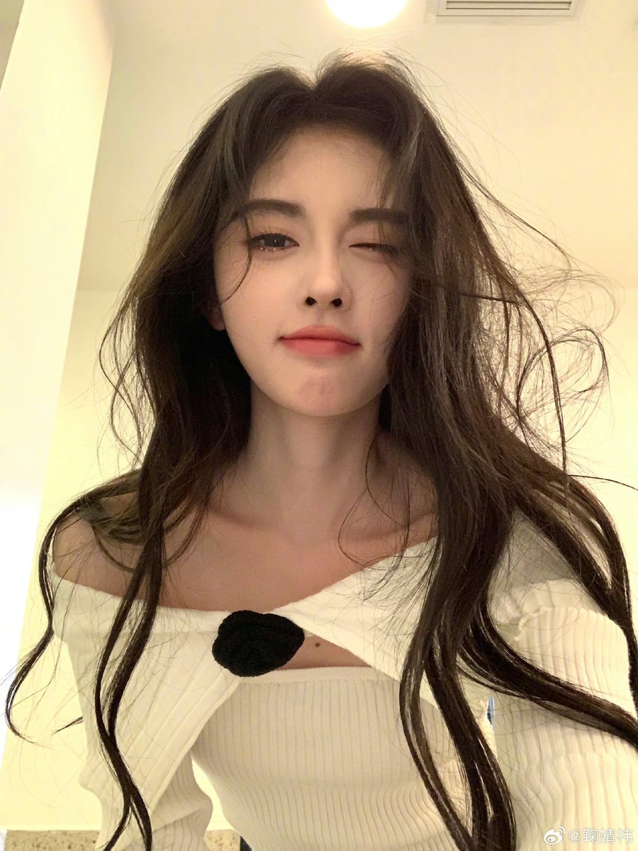 DlbrSdad's tweet photo. 抱着后脑勺顶着喉咙，小鞠甚至还把口腔里吸到真空，顶着嗓子眼射进去让她直接咽下去顺便舌头清理肉棒，最后意犹未尽的尿她一脸☺️ https://t.co/7dFTm6UNfX