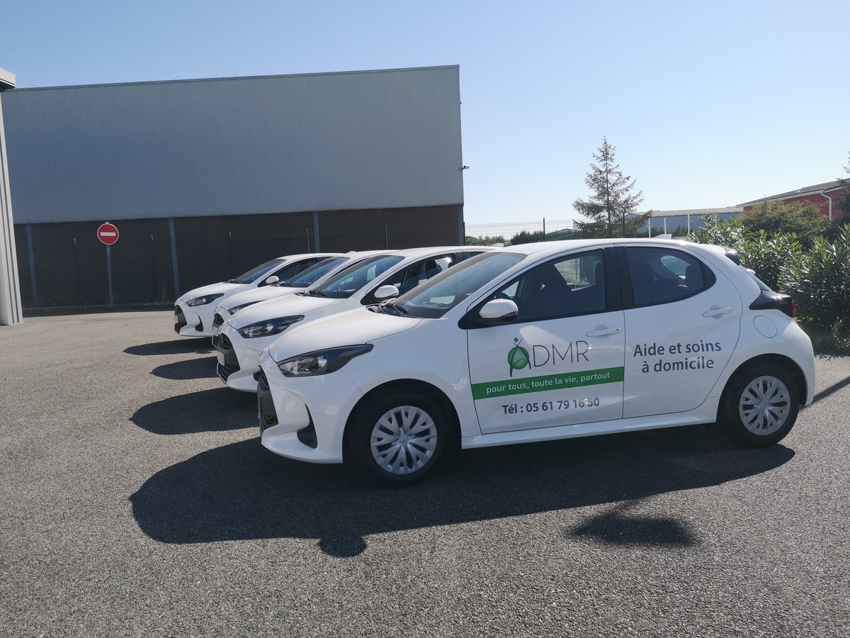 admr31's tweet photo. Grâce à l'obtention de la dotation complémentaire, l'association ADMR de Luchon, située en zone de montagne, a pu s'équiper de 4 nouvelles voitures ! 🚘Ces voitures serviront aux salariés en intervention qui doivent faire face chaque jour aux routes sinueuses du Luchonnais ⛰️ https://t.co/uXWvhFq87Y