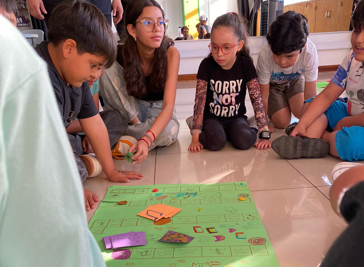 #Jóvenes #ariqueños crean juegos de mesas que debutarán en encuentro interregional de #Valdivia <a href="/CecreaArica/">Cecrea Arica</a>  chasquis.cl/diario/page.ph…