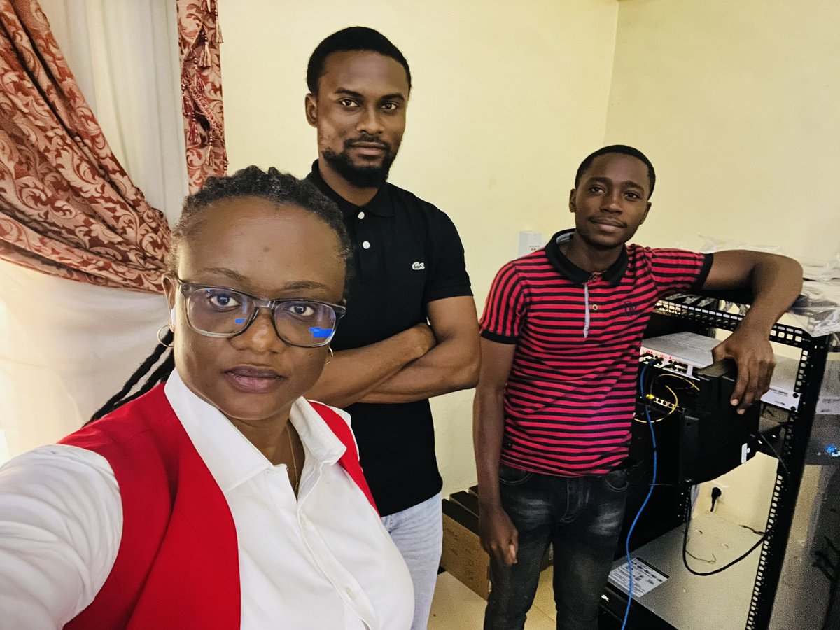 OlgaKavira's tweet photo. #Tofulana
Investir et faire confiance au local content 🇨🇩
#Intranet avec une entreprise congolaise qui a fait confiance à la main d’œuvre locale. @gregTshike #Gaetan (ancien de #ISIPA 🥰)
#OnSenSort https://t.co/hUXMsv8HU0