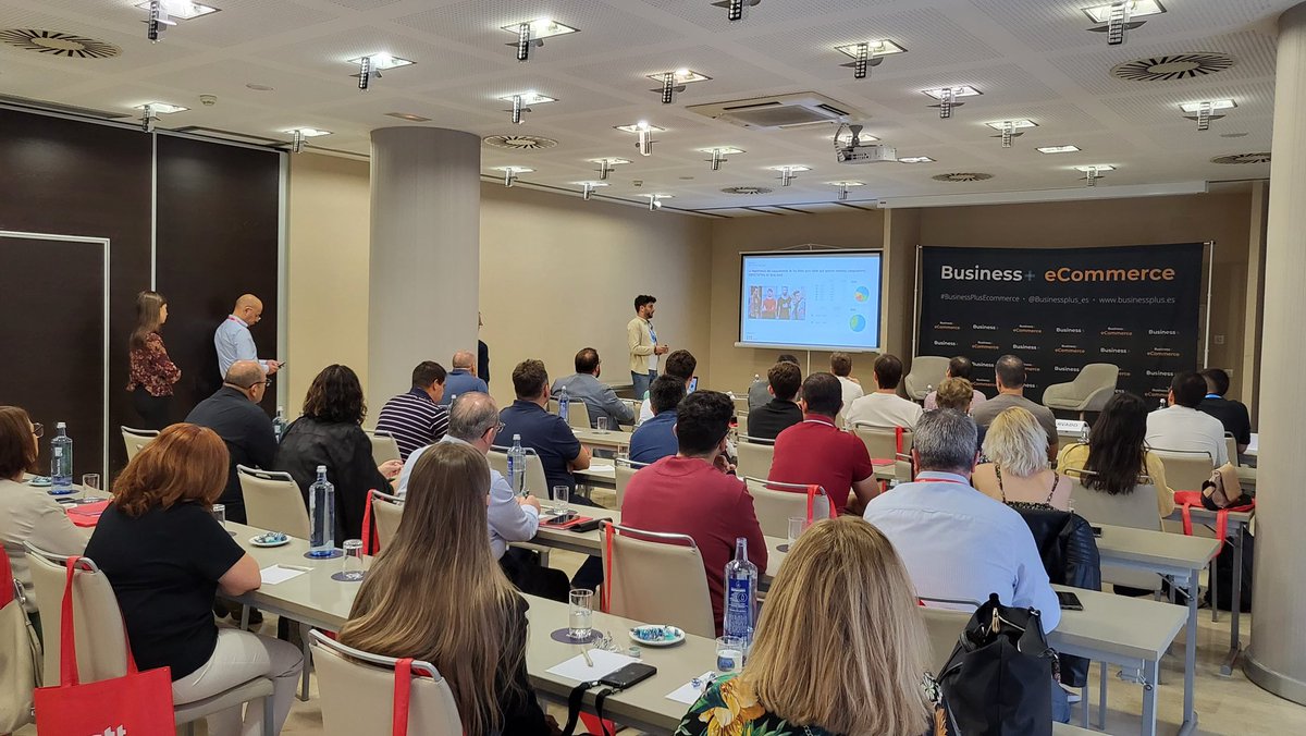 Aitor Carratalá Sanchez. Co Founder. <a href="/TimpersBrand/">Timpers</a> en su ponencia sobre Producto:  la hiper adaptación según el conocimiento de # cliente

📍Alicante 🛒 #BusinessPlusEcommerce