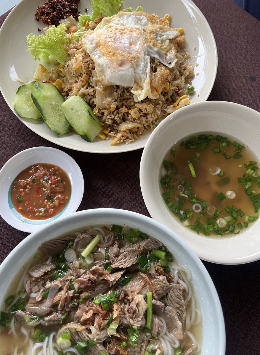 SabrinaShuhaim1's tweet photo. Nasi goreng biasa + telur mata : RM9
Mee champa daging : RM9

Portion banyak, sedap dan kedai bersih ya!!! 💯 

📍 De'Champa Mee Sup Makde (Bandar Baru Rawang) https://t.co/ardO9YRvAR