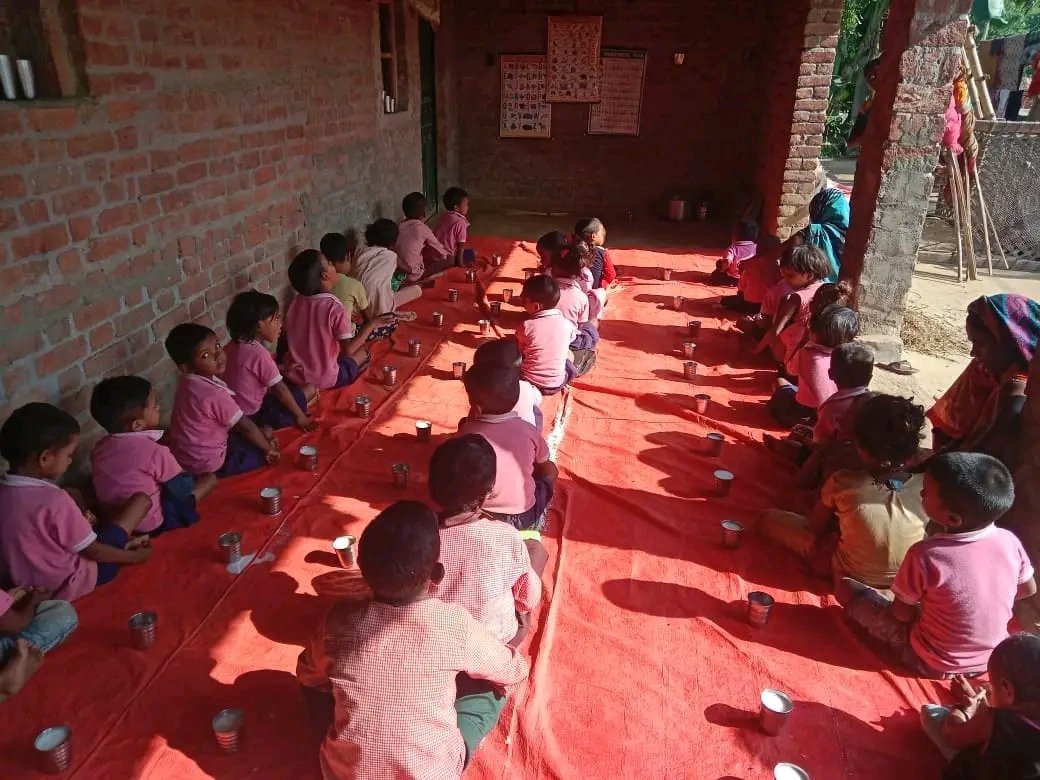 SadbhawnaBasti's tweet image. Sadbhawna Gramin Vikas Sansthan support to poor and marginalized family Malnourished children and provide them Pre-School education and healthy diet.
@CMOfficeUP 
@animeshtweets2 
#HumanityFirst 
#PMOIndia