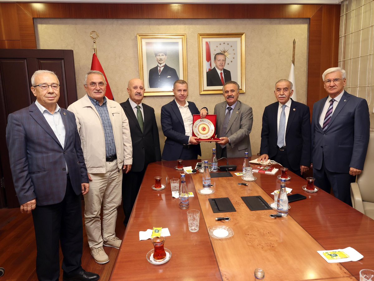 İçişleri Bakan Yardımcısı Sayın Bülent TURAN’ın Özel Kalem Müdürü olarak atanan önceki dönem Çanakkale Çan Belediye Başkanı Sayın Abdurrahman KUZU’ya hayırlı olsun ziyaretinde bulunduk.