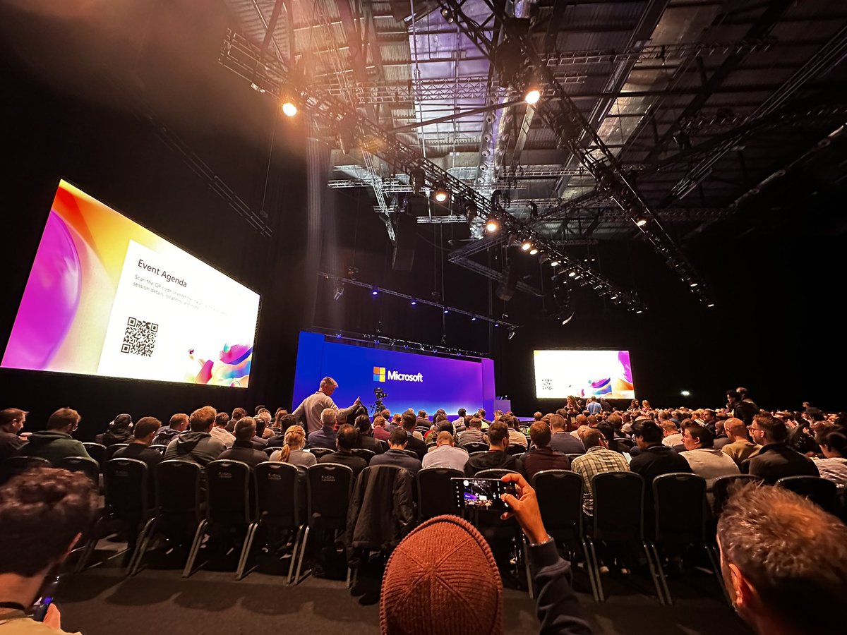 Excited to be at #msbuildaiday  in London today! Great welcome and keynote from <a href="/shanselman/">Scott Hanselman 🌮</a>!