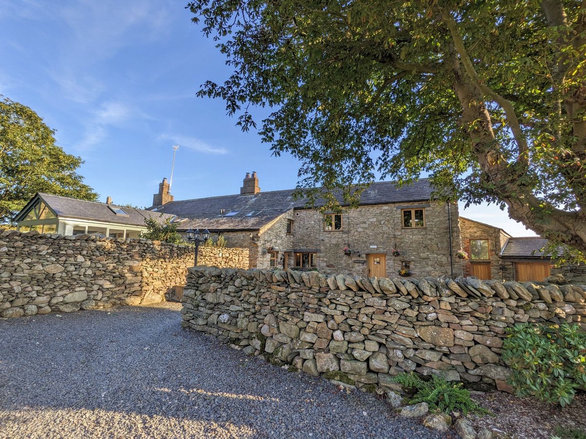 TheBBDirectory's tweet photo. ๐ก Discover a tranquil haven at The Wayside and Whisky Barn, where every guest is welcomed into a warm embrace of hospitality & comfort.
https://t.co/p8UqG4AlRt
#LuxuryAccommodation #WarmHospitality #CulinaryDelights #Luxurious #LakeDistrict #Whitbeck #Cumbria @TheWaysideUK https://t.co/IYHu2SJSL0