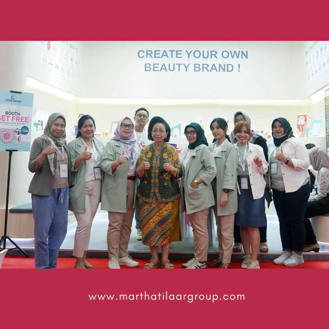 Atas dedikasi di dunia kecantikan &amp; salon, Kamis (12/10) lalu, DR.(H.C) Martha Tilaar menerima penghargaan Tiara Kusuma Award 2023, untuk kategori The Dedicated of Tiara Kusuma. Pemberian  penghargaan dilakukan bersamaan dengan Cosmobeaute '23 di JCC, Senayan. #MarthaTilaarGroup