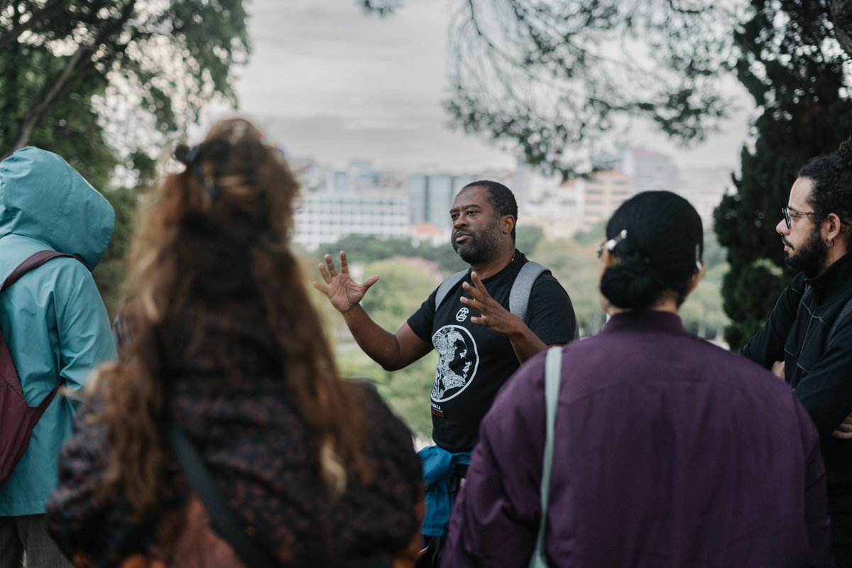 manifesteu's tweet photo. ✨Presenting the highlights of the African Lisbon Tour!
Mimas, a tourist guide from Cova da Moura, took the artists on a walk while explaining the artistic and cultural scene of the area.
#LisbonArtisticResidency #ManifestEU #Manifestjourney https://t.co/ikPZzL9SYH