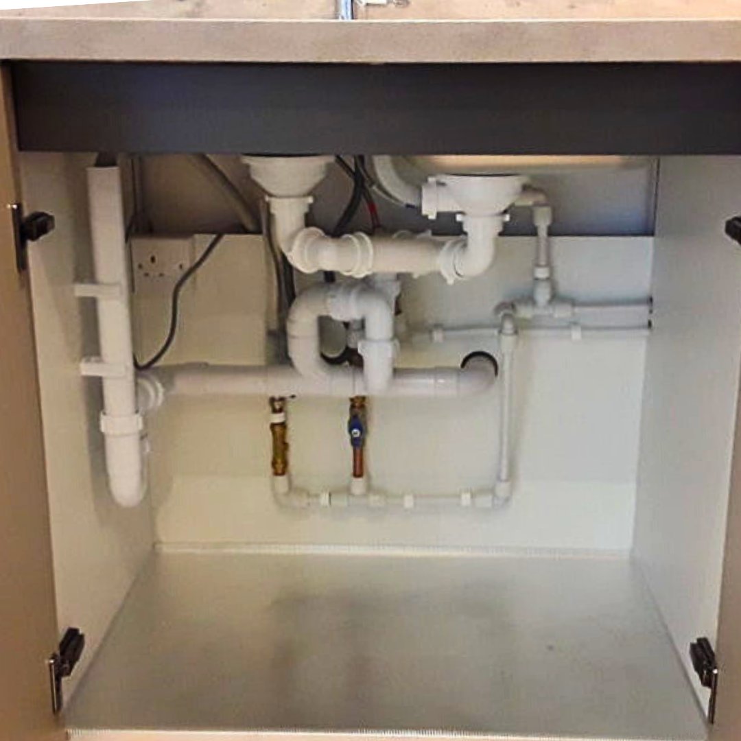 Nice and neat, Yes, we do the plumbing work too 🚰

#bespokekitchens #colchester #kitcheninstallation #kitchendesign #kitchenrenovation #fittedkitchen