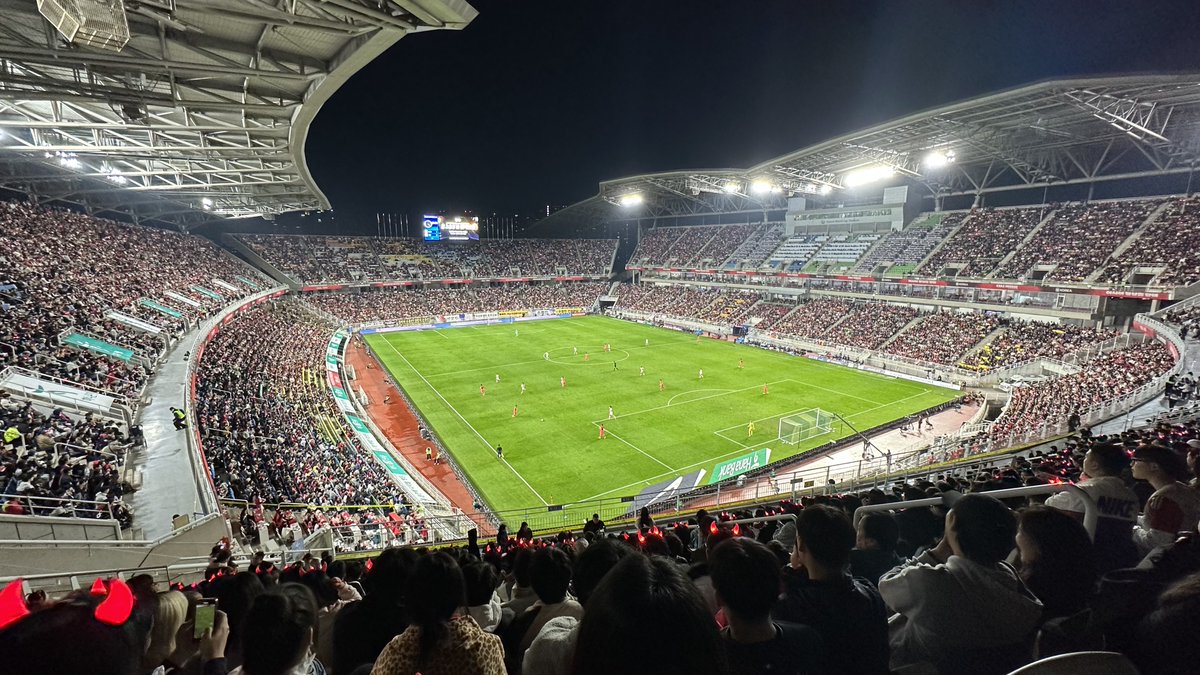 BackheelMedia's tweet photo. 🏟️ On the scene in Suwon!
🌏 Our roving reporter @MrRyanWalters was in attendance as 🇰🇷 @theKFA recorded a 6-0 victory over 🇻🇳 Vietnam
#AsianFootball #SportsDigital #SportsBiz #SportsMarketing #AsianSports https://t.co/lhTvw3QPBL