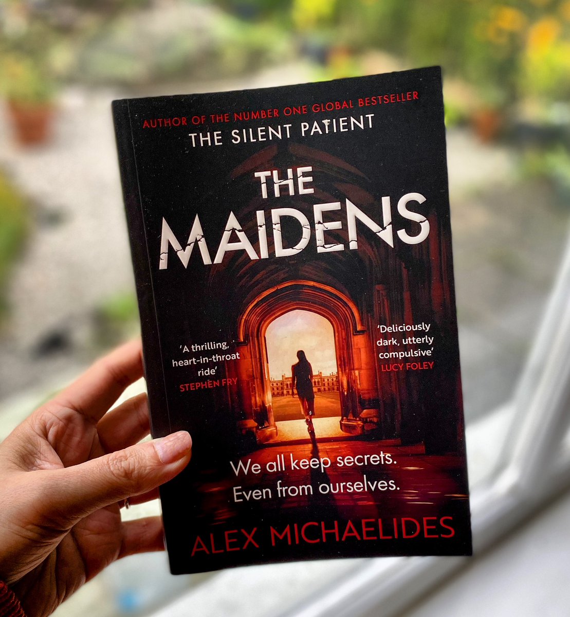 pjculmer's tweet image. Perfect rainy day read ☔️ #themaidens #alexmichaelides