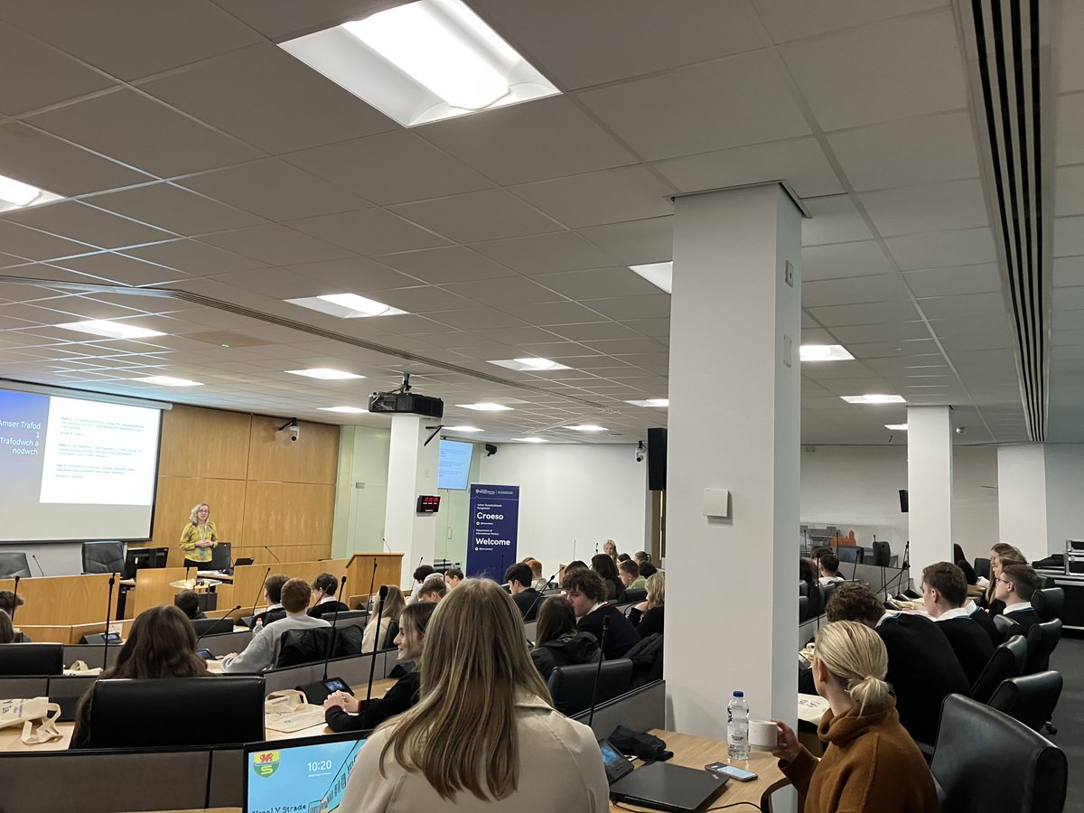 Ddoe, cynhaliodd <a href="/GwleidAber/">Gwleidyddiaeth Aber, Prifysgol Aberystwyth</a> weithdy, 'Grym, Dyfodol yr Undeb a Dinasyddiaeth'​ ar gyfer disgyblion chweched ar y cyd â <a href="/SeneddCymru/">Senedd Cymru</a> Diolch MAWR i ddisgyblion <a href="/DyniaethauBroEd/">Dyniaethau Bro Edern</a> <a href="/6edCwmRhymni/">Chweched Cwm Rhymni</a> <a href="/6edYGGBM/">Chweched YGGBM</a> <a href="/bryntawe/">Ysgol Bryn Tawe</a> <a href="/ChwechedGwyr/">Chweched Gwyr</a> <a href="/ChwechedyStrade/">Chweched y Strade</a> @Ysgol_Glantaf <a href="/YsgolGwynllyw/">Ysgol Gymraeg Gwynllyw</a>