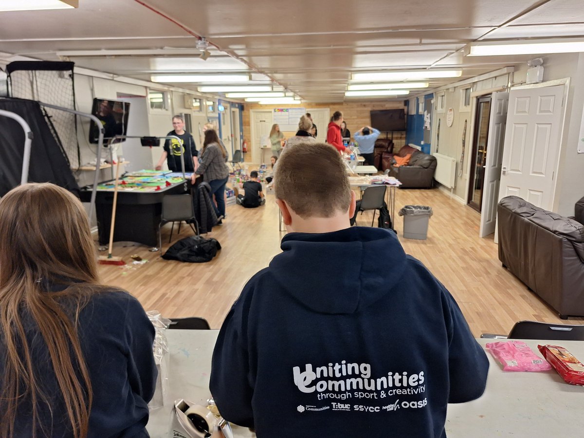 The nicest way to close off <a href="/communitiesNI/">Communities NI</a> #UnitingCommunities programme!  Young people came along to SSYCC centre to build 42 Christmas treat hampers to support people needing a blessing (via Craigavon Foodbank) on the lead up Christmas. Amazing work and programme #TBUC