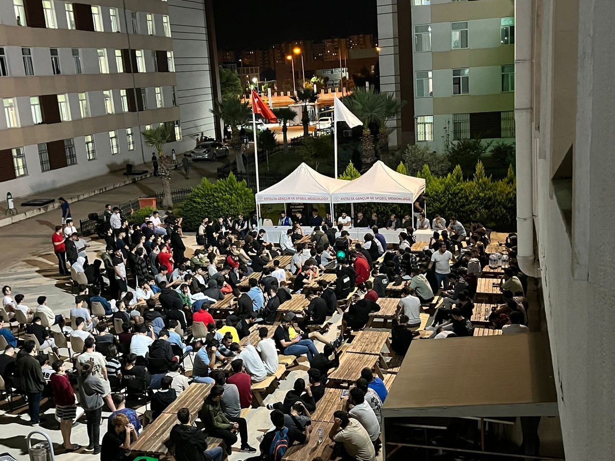 AntalyaKYGM's tweet photo. 📍Şehzade Korkut Öğrenci Yurdu

Yurdumuza yeni kayıt yaptıran öğrencilerimize yurt yaşamı ve kurallarını bilgilendirmek amacıyla uyum ve iletişim toplantısı düzenlendik. https://t.co/IVViDaUERa