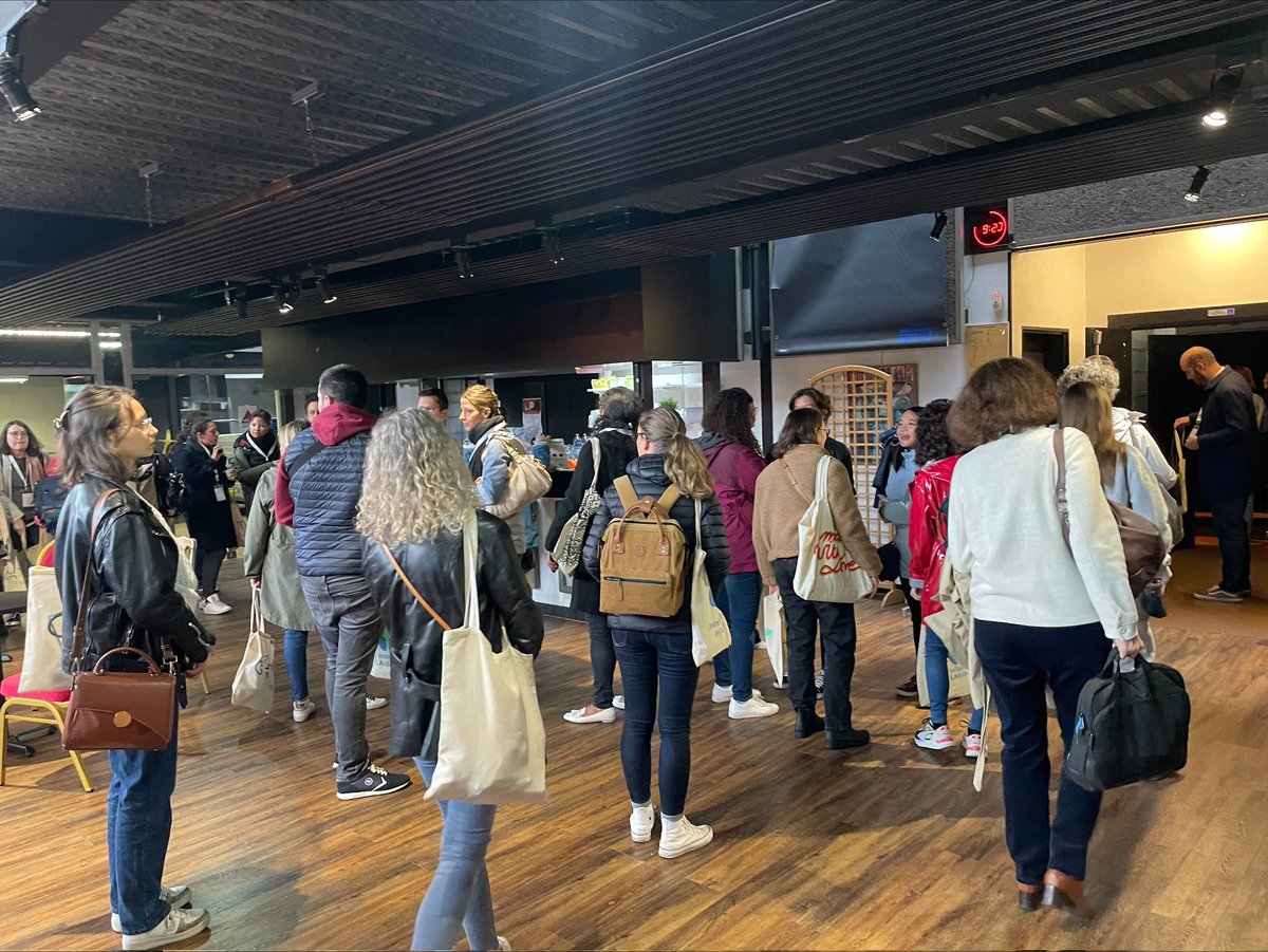 Et c’est parti 🙌 ! 👉 Lancement de la journée de #recherche sur le moindre recours à l’#isolement et la #contention au théâtre de Saint-Cyr l’École !