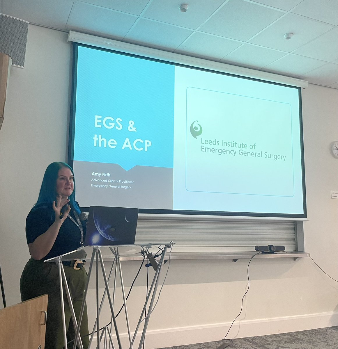 Explaining the role of the Advanced Practitioner in Emergency General Surgery, one of our own <a href="/firthamy4/">Amy Firth</a> <a href="/LeedsEGS/">Leeds Institute of Emergency General Surgery</a> <a href="/nwacpsurgleeds/">@SurgicalACPLeeds</a> #ACPSurgLeeds #EGS