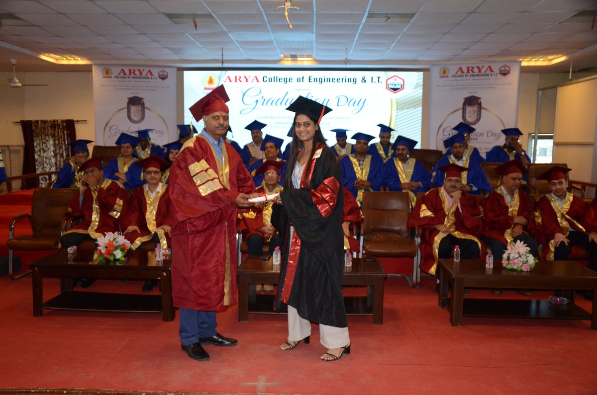 aryacolleges's tweet photo. We believe in your potential to make a difference in the world, and we're excited to see how you'll shape the future! Embrace the challenges, chase your dreams, and always strive for greatness.
#GraduationDay #GraduationDay2023 #Graduates #AryaCollege #AryaGraduationDay https://t.co/YD2D0PfOhO