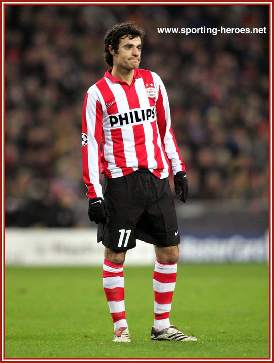 Perez, Graversen, Adriano, Bendtner, Bony, Drogba og Dida droppede igår aftes på hjemmesiden sammen med andre nostalgiske trøjer fra før 00.