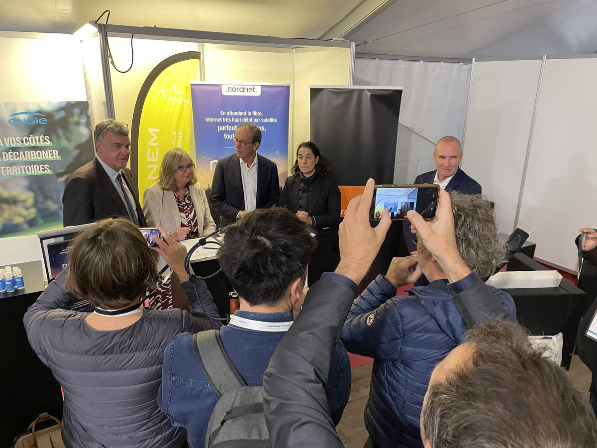 OrangeGrandEst's tweet photo. Signature de la charte d’élagage 🌳 entre Orange et @AnemMontagne 
Objectif : Renforcer l’élagage à proximité des réseaux aériens pour améliorer la qualité des services de communication dans les zones montagneuses.
@PascaleBoyerEM @cyrilluneau https://t.co/FScND4eNC1